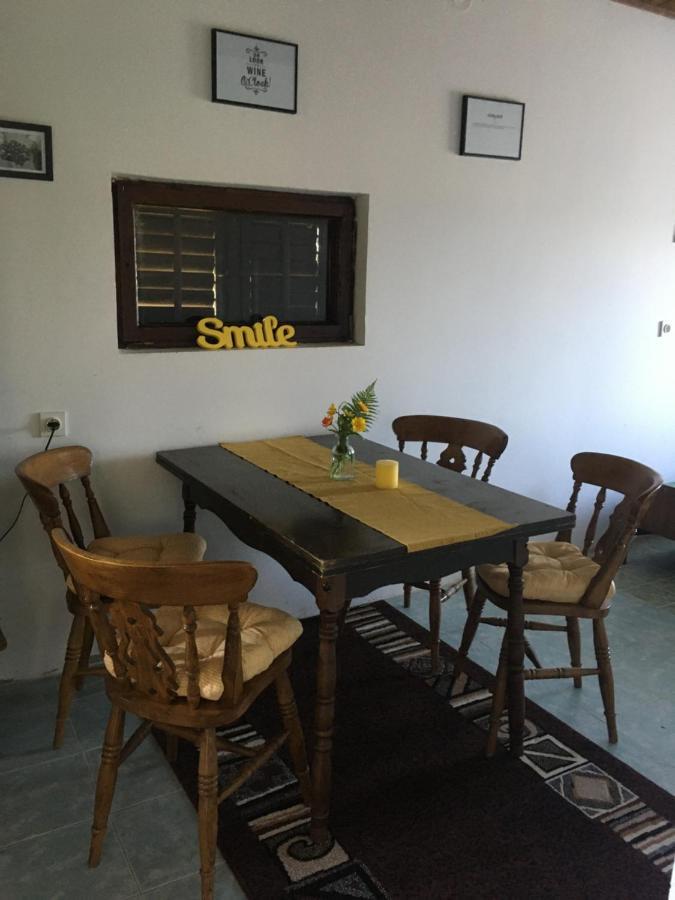 Village Wine House Mandicevac Bagian luar foto