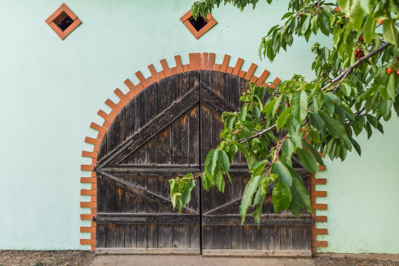 Village Wine House Mandicevac Bagian luar foto